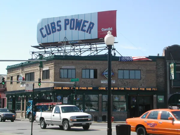 A rooftop sign supporting the Chicago Cubs.