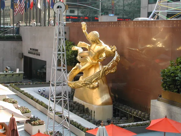 The golden Prometheus statue at Rockefeller Center.