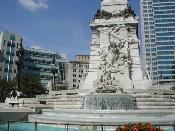 Statues and water at the base of the monument.