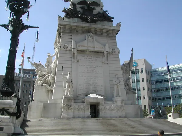 The monument viewed from the plaza.