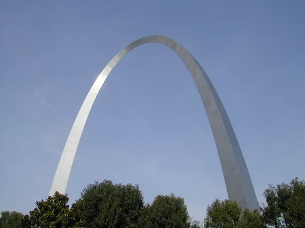 The full curve of the arch above the trees.